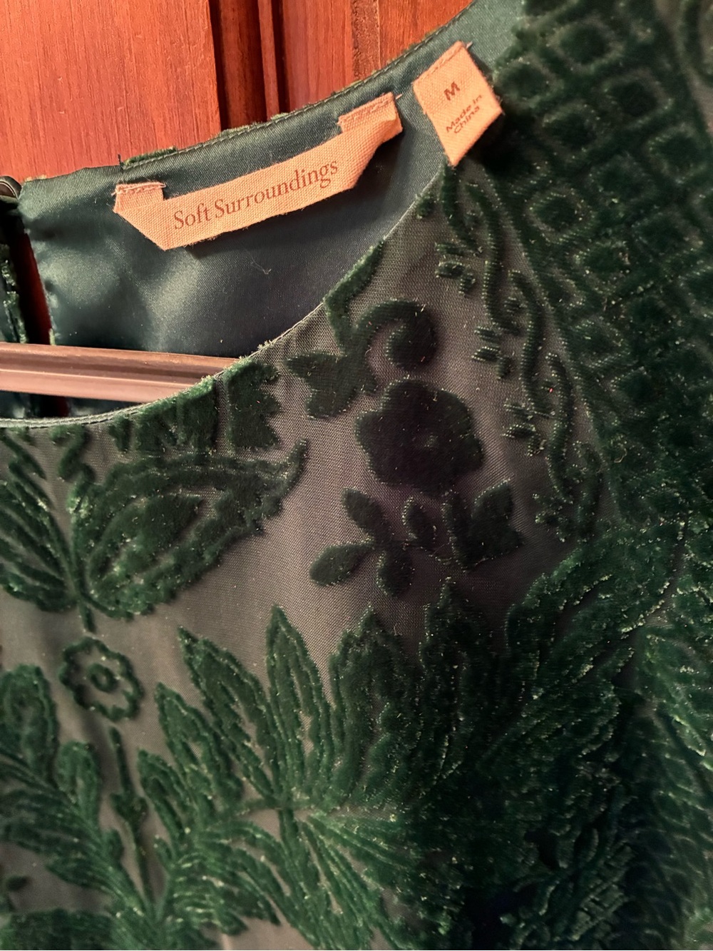 Soft Surroundings, NEW NEVER WORN, JEWEL GREEN Vanetta floral velvet top.